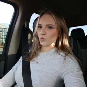 Meet your Posher, Adia